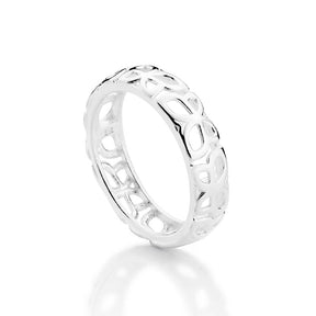 Anillo con mariposas caladas en plata de ley 925 maciza.